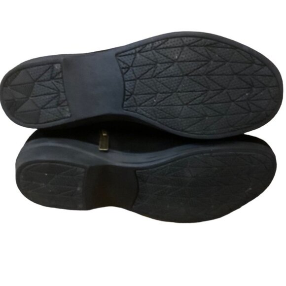 REVITALIGN | Black Low Heel Zipper Booties | Size 8 - Picture 5 of 13